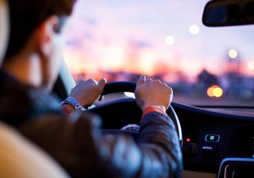 Kỹ năng lái xe an toàn: Kinh nghiệm lái xe khi qua giao lộ